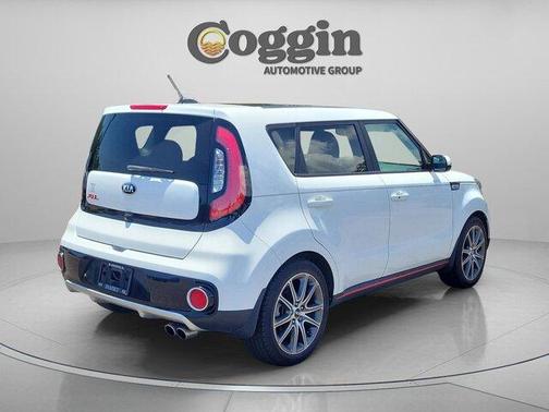 Clear White 2017 Kia Soul !
