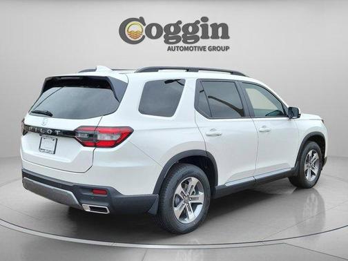 Solar Silver Metallic 2026 Honda Pilot EX-L
