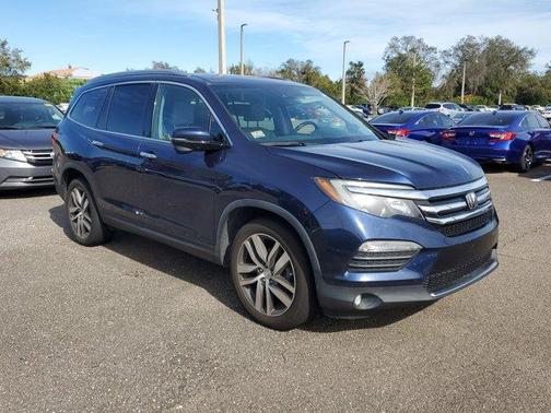 Photo 3 of 16 of 2016 Honda Pilot Touring