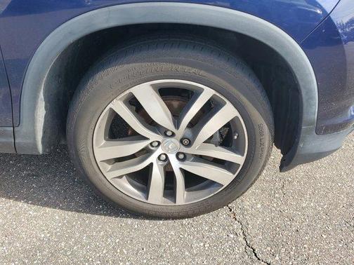 Photo 4 of 16 of 2016 Honda Pilot Touring