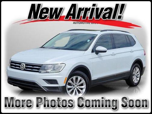 White Silver Metallic 2018 Volkswagen Tiguan 2.0T SE