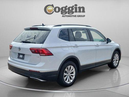 White Silver Metallic 2018 Volkswagen Tiguan 2.0T SE