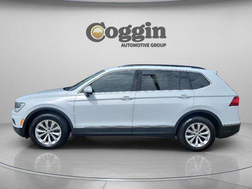 White Silver Metallic 2018 Volkswagen Tiguan 2.0T SE