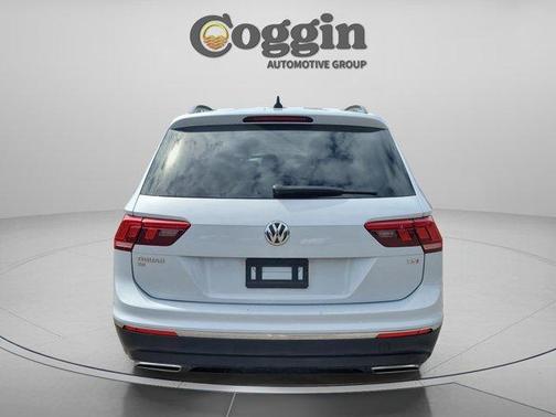 White Silver Metallic 2018 Volkswagen Tiguan 2.0T SE
