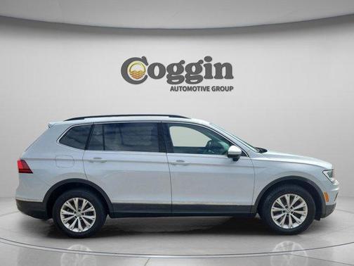 White Silver Metallic 2018 Volkswagen Tiguan 2.0T SE