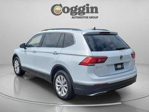 White Silver Metallic 2018 Volkswagen Tiguan 2.0T SE