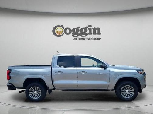 Sterling Gray Metallic 2024 Chevrolet Colorado LT