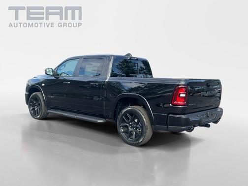 Diamond Black Crystal Pearlcoat 2026 RAM 1500 Laramie
