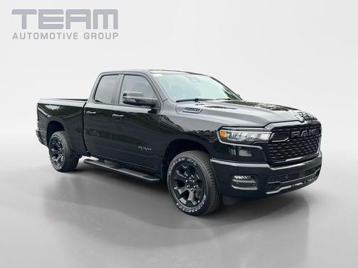 Diamond Black Crystal Pearlcoat 2026 RAM 1500 Big Horn/Lone Star