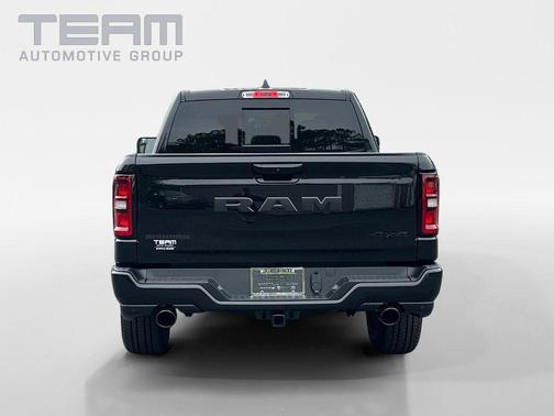 Diamond Black Crystal Pearlcoat 2026 RAM 1500 Big Horn/Lone Star