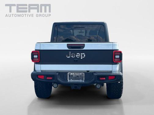 Bright White Clearcoat 2021 Jeep Gladiator Rubicon