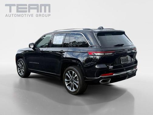 Diamond Black Crystal Pearlcoat 2023 Jeep Grand Cherokee Overland