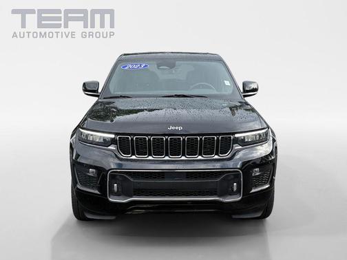 Diamond Black Crystal Pearlcoat 2023 Jeep Grand Cherokee Overland