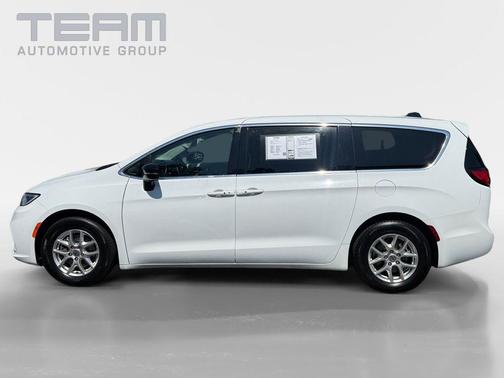 Bright White Clearcoat 2024 Chrysler Pacifica Touring L