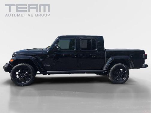 Black Clearcoat 2023 Jeep Gladiator High Altitude 4x4