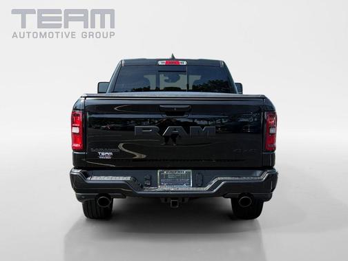 Diamond Black Crystal Pearlcoat 2025 RAM 1500 Laramie