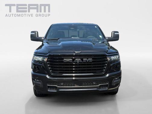 Diamond Black Crystal Pearlcoat 2025 RAM 1500 Laramie