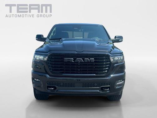 Diamond Black Crystal Pearlcoat 2026 RAM 1500 Laramie