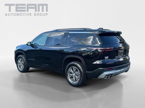 Mosaic Black Metallic 2025 Chevrolet Traverse LT