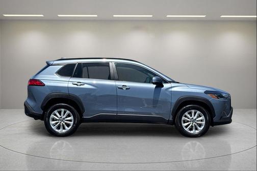Celestite 2022 Toyota Corolla Cross LE