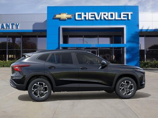 Mosaic Black Metallic 2026 Chevrolet Trax LT