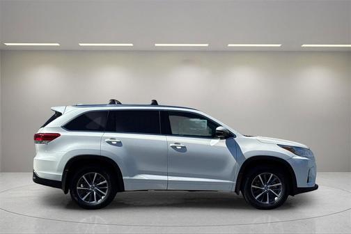 2017 Toyota Highlander SE