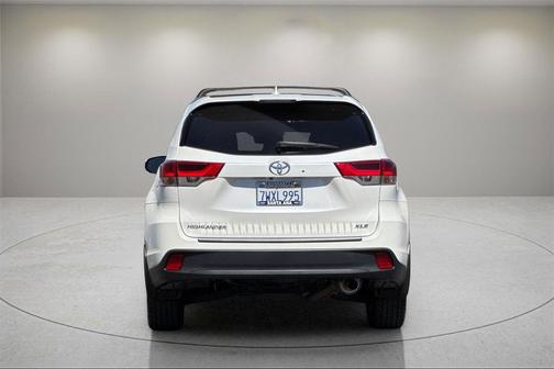 2017 Toyota Highlander SE