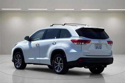 2017 Toyota Highlander SE