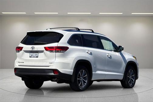 2017 Toyota Highlander SE