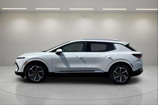 Iridescent Pearl Tricoat 2024 Chevrolet Equinox EV 2LT