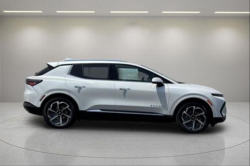 Iridescent Pearl Tricoat 2024 Chevrolet Equinox EV 2LT