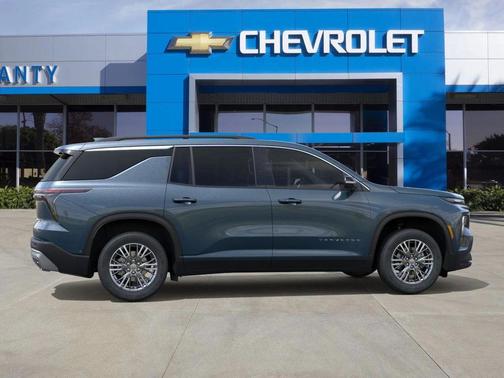 2025 Chevrolet Traverse LT