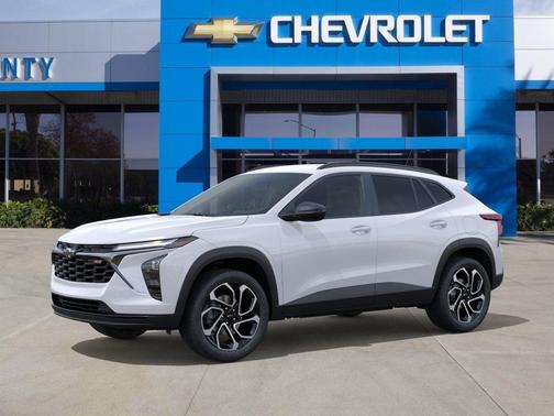 Summit White 2026 Chevrolet Trax FWD 2RS