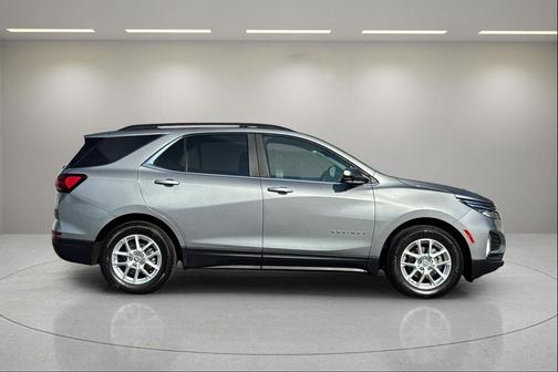 Sterling Gray Metallic 2024 Chevrolet Equinox 1LT