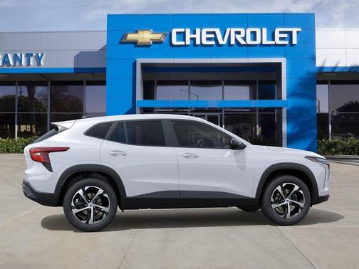 Summit White 2026 Chevrolet Trax FWD 1RS