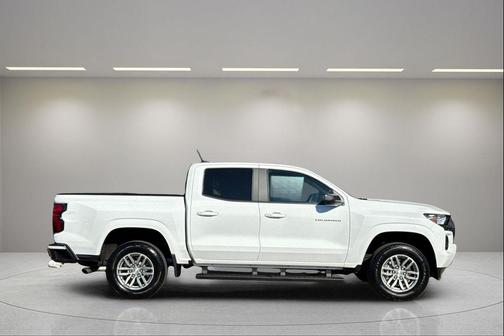 Summit White 2023 Chevrolet Colorado LT