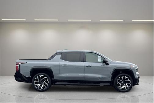 2025 Chevrolet Silverado EV RST