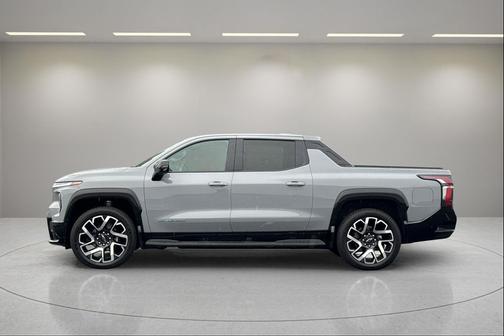 2025 Chevrolet Silverado EV RST