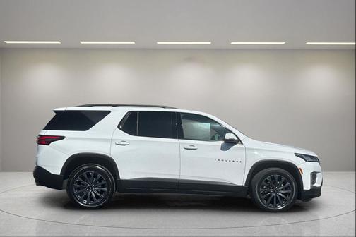 Summit White 2023 Chevrolet Traverse RS