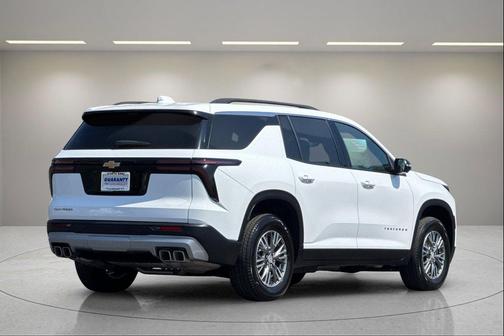 Summit White 2026 Chevrolet Traverse LT