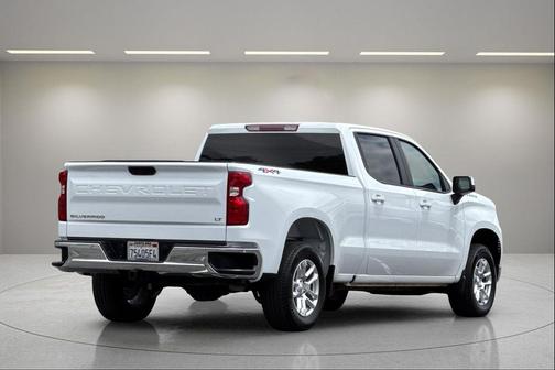 Summit White 2025 Chevrolet Silverado 1500 LT