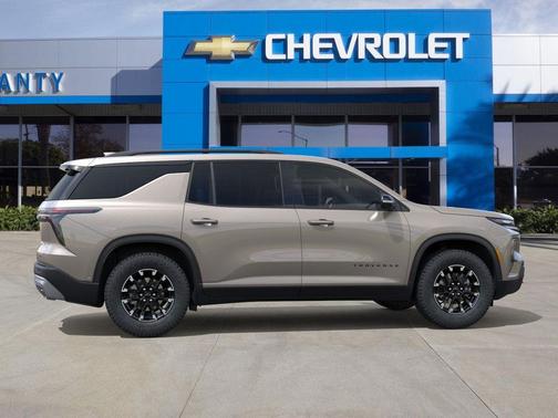 Sandstone Gray 2026 Chevrolet Traverse AWD Z71