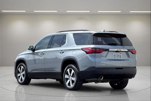 Sterling Gray Metallic 2023 Chevrolet Traverse LT Leather