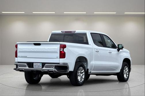Summit White 2025 Chevrolet Silverado 1500 LT