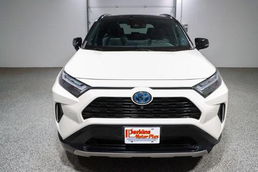 Blizzard Pearl/Midnight Black Metallic 2022 Toyota RAV4 Hybrid SE