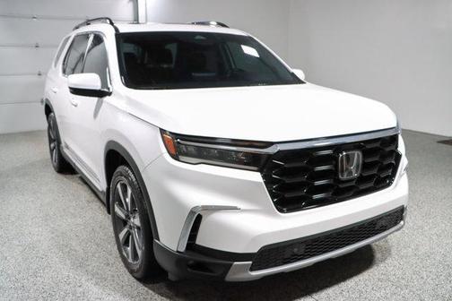 Platinum White Pearl 2023 Honda Pilot Touring 8-Passenger