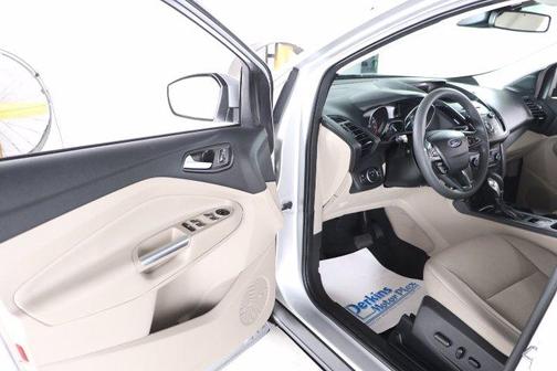 Photo 3 of 32 of 2018 Ford Escape SE