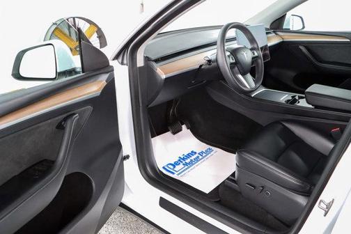 2023 Tesla Model Y LONG RANGE AWD