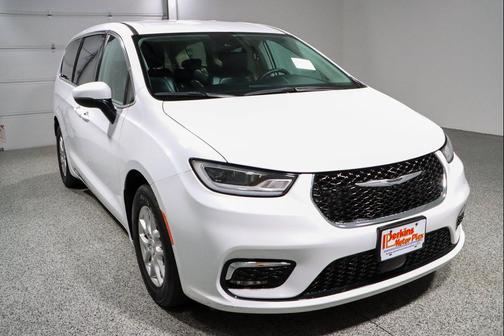 Bright White Clearcoat 2023 Chrysler Pacifica Touring L