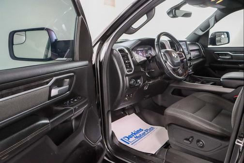 Diamond Black Crystal Pearlcoat 2023 RAM 1500 Big Horn/Lone Star